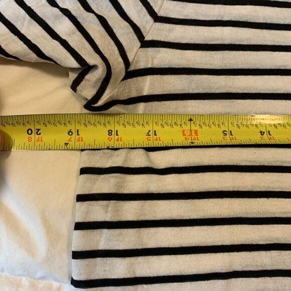 BP, large, V neck , T shirt top, great condition, polyester/rayon - Picture 8 of 9